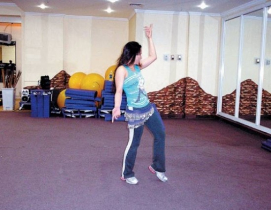 إكتشف أن زوجته تعمل راقصة بعد سنوات من الزواج !