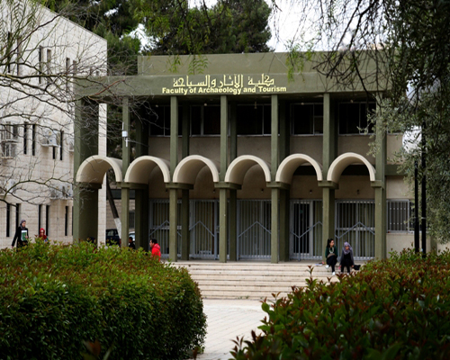 كلية الآثار والسياحة في"الأردنية" تحتفل بتخريج الفوج الرابع من طلبتها كلية الآثار والسياحة في"الأردنية" تحتفل بتخريج الفوج الرابع من طلبتها