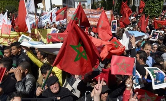 الحكومة المغربية تتراجع بعد رفع التجار ” الكارت الأحمر” ضد إجراءات ضريبية الحكومة المغربية تتراجع بعد رفع التجار ” الكارت الأحمر” ضد إجراءات ضريبية