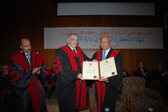 مؤتمر بجامعة الشرق الاوسط يدعو لتوفير بيئة محفزة للبحث العلمي مؤتمر بجامعة الشرق الاوسط يدعو لتوفير بيئة محفزة للبحث العلمي