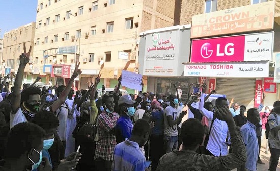 السودان.. تلويح بعصيان مدني ومسيرات متفرقة السودان.. تلويح بعصيان مدني ومسيرات متفرقة