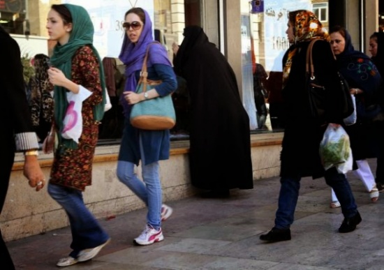 "ديلي ميل": 80% من الإيرانيات يمارسن الجنس قبل الزواج "ديلي ميل": 80% من الإيرانيات يمارسن الجنس قبل الزواج