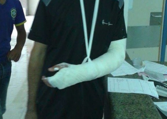 جرش  : طالب يرشق المعلمين بالحجارة ويكسر يد احدهم