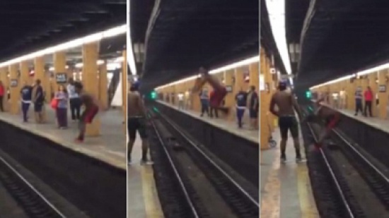 شاهد: ماذا حدث لشاب بين جهتي سكة قطار في نيويورك