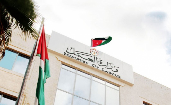 العمل تنهي إضراب عمال شركتي التكنولوجيا والمفهوم لصناعة الألبسة