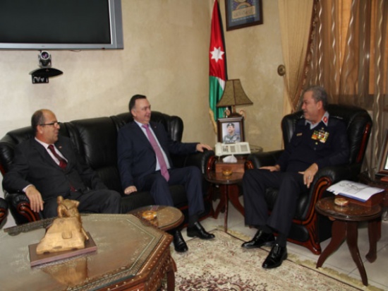 أمين عام المنظمة الدولية للحماية المدينة يزور جهاز الدفاع المدني