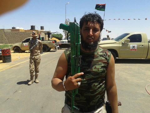 اعتقال خلية عسكرية تابعة لنظام القذافى السابق اعتقال خلية عسكرية تابعة لنظام القذافى السابق