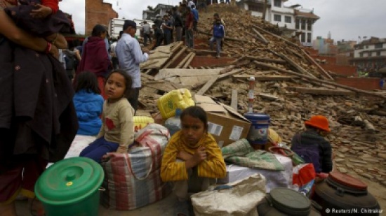 ارتفاع ضحايا زلزال نيبال الى 2400 شخص