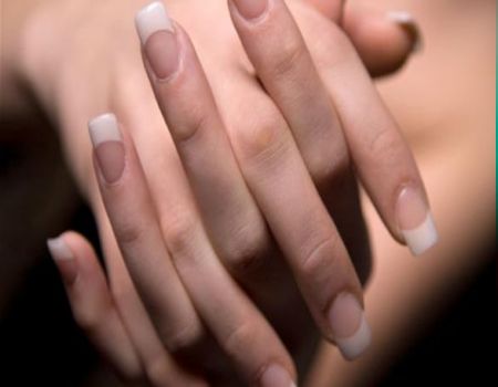 8 علاجات منزلية لهشاشة الأظافر 8 علاجات منزلية لهشاشة الأظافر