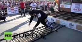 يسحب مبنى يزن 30 طناً