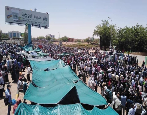 اعتصام السودان: مقتل اثنين باشتباك الجيش مع الأمن اعتصام السودان: مقتل اثنين باشتباك الجيش مع الأمن