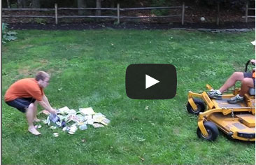 أب يصدم ابنه بتحطيم أقراص الألعاب