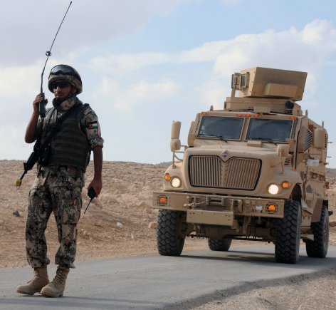 القصر وفقوع : نثمن دور القوات المسلحة بمحاربة الإرهاب القصر وفقوع : نثمن دور القوات المسلحة بمحاربة الإرهاب