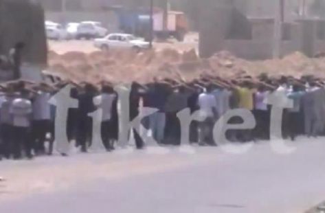 بالفيديو.. لحظة استسلام الآلاف من الجيش العراقي بتكريت بالفيديو.. لحظة استسلام الآلاف من الجيش العراقي بتكريت