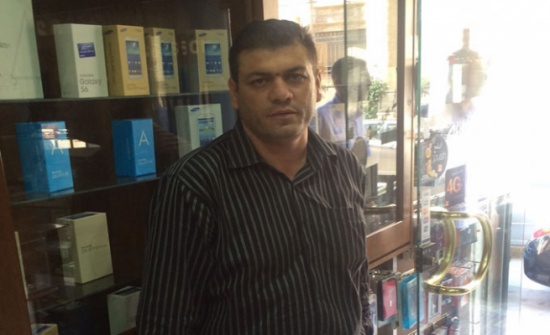 دكتور بالإعلام أجيراً لدى محل خلويات في عمان دكتور بالإعلام أجيراً لدى محل خلويات في عمان