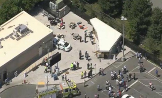 بالفيديو.... سيارة تدهس عددا من المشاة أمام مطار بوسطن