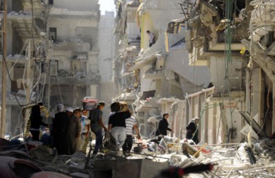 سوريا.. مقتل 8 أشخاص ببراميل النظام المتفجرة في ريف إدلب