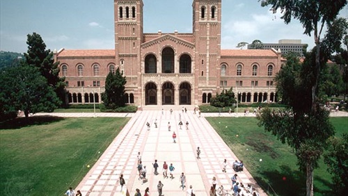 إصابة 8 أشخاص في انهيار سقف أثناء حفل في جامعة بكاليفورنيا