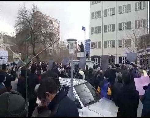 احتجاجات المعلمين تتجدد في إيران.. والأمن يهاجمهم