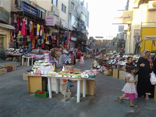 شكاوى من الانتشار العشوائي للبسطات وسط مدينه الكرك شكاوى من الانتشار العشوائي للبسطات وسط مدينه الكرك