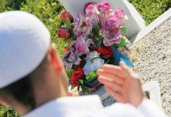 بالفيديو .. هل الاموات يسمعونا في قبورهم وهل يشعرون بالسعادة عند زيارتهم؟