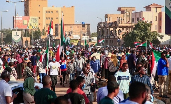 62 إصابة بتظاهرات الخرطوم.. ومسؤول سابق يتوقع انقلابا ثانيا 62 إصابة بتظاهرات الخرطوم.. ومسؤول سابق يتوقع انقلابا ثانيا