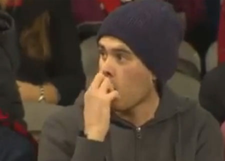 فضيحة امام 30 الف متفرج