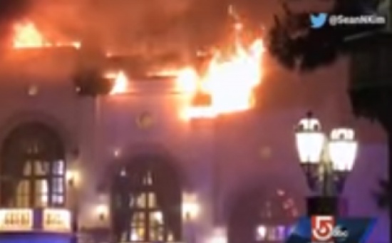 شاهد حريق ضخم يلتهم أشهر فنادق لاس فيغاس