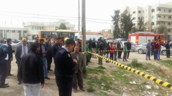 بالصور.. سقوط قذيفة من الجانب السوري لم تنفجر بالرمثا