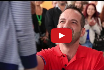 لبناني يطلب الزواج من صديقته خلال زيارته "بي ام دبليو"