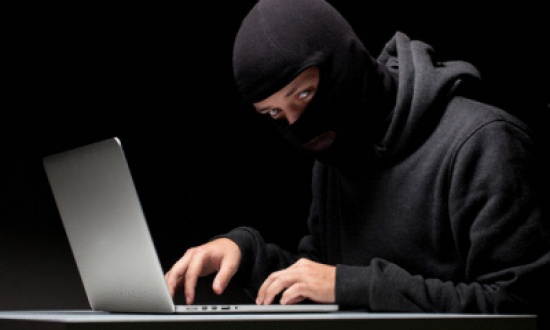 يمني انتحل صفة فتاة وأوقع الرجال في شباكه ! يمني انتحل صفة فتاة وأوقع الرجال في شباكه !