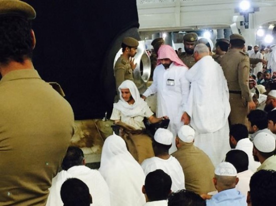 صور: رجال أمن الحرم يحققون أمنية غالية لشاب من ذوي الاحتياجات الخاصة صور: رجال أمن الحرم يحققون أمنية غالية لشاب من ذوي الاحتياجات الخاصة