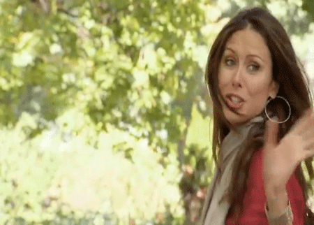 الشابة الفاتنة