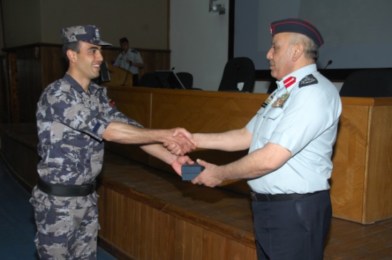 الدفاع المدني يخرج دورة الإطفاء الخاصة بمرتبات الدفاع المدني الفلسطيني الدفاع المدني يخرج دورة الإطفاء الخاصة بمرتبات الدفاع المدني الفلسطيني