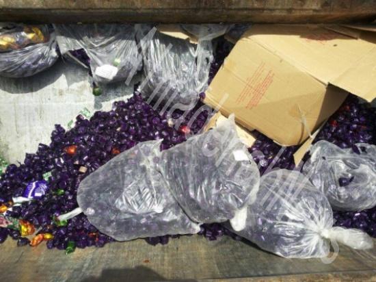 بالصور : اتلاف 5000 كغم من الحلويات الفاسدة في الرمثا بالصور : اتلاف 5000 كغم من الحلويات الفاسدة في الرمثا