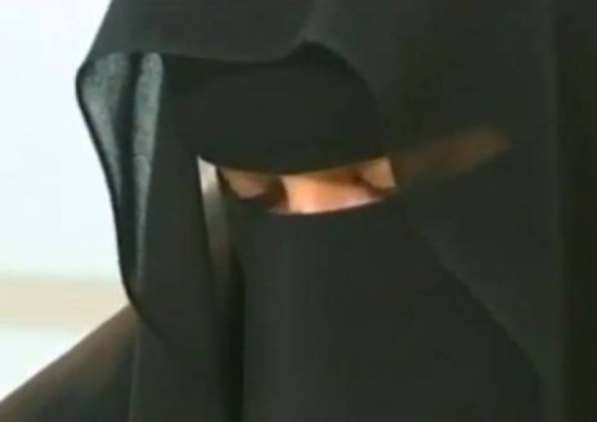 صورة| سيدة لم تنم منذ 3 أشهر.. والسبب سيصدمك صورة| سيدة لم تنم منذ 3 أشهر.. والسبب سيصدمك