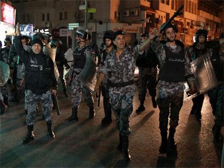 مشاجرة في حفل زفاف بإربد والأمن يتدخل مشاجرة في حفل زفاف بإربد والأمن يتدخل