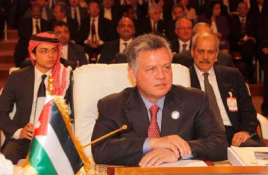 لقطات من القمة العربية : الملك " الأكثر أناقة " وصحفيين أردنيين صفقوا خلال كلمة مرسي