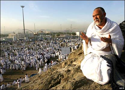 بعثة الحج الاعلامية تغادر الى الديار المقدسة بعثة الحج الاعلامية تغادر الى الديار المقدسة