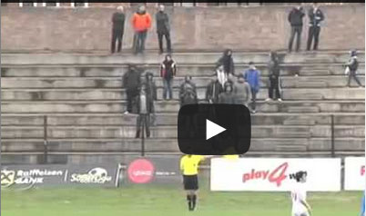 جماهير مضحكة تبدع في مضايقة حكم الراية