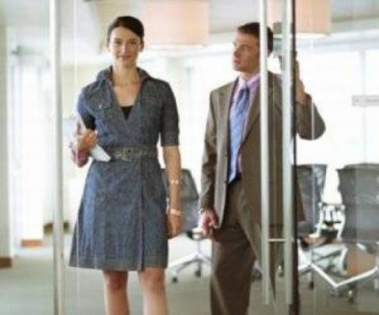 بالفيديو من اين اتت مقولة السيدات أولاً !؟