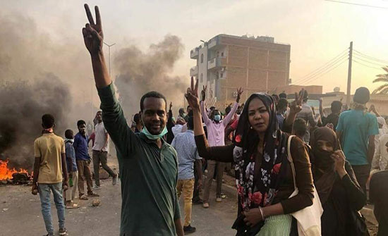 عمر البشير: ما يعيشه السودان ابتلاء سيخرج منه أكثر قوة عمر البشير: ما يعيشه السودان ابتلاء سيخرج منه أكثر قوة