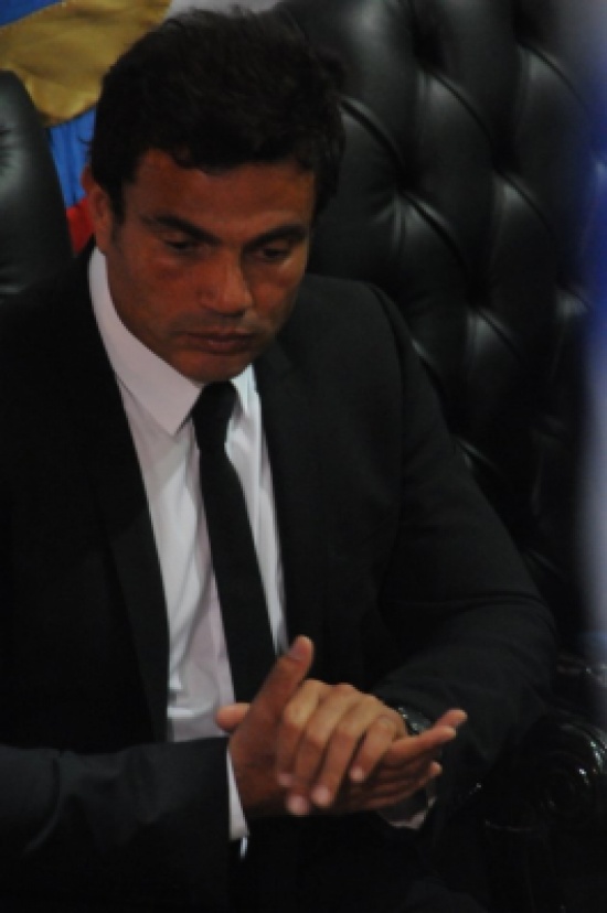 عمرو دياب ينعي شهداء الحادث الإرهابي بسيناء