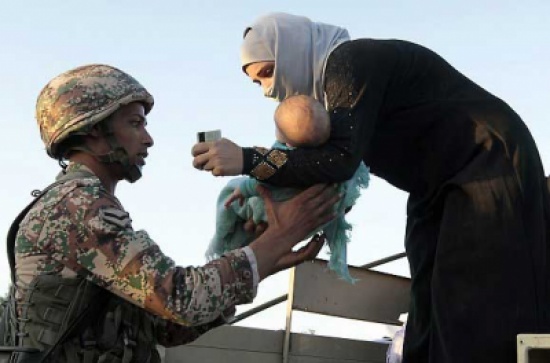 مليون سوري فروا من الصراع الدائر في بلادهم إلى الخارج مليون سوري فروا من الصراع الدائر في بلادهم إلى الخارج