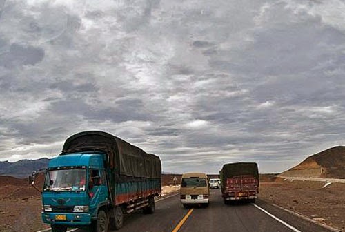 سائق شاحنة مبتور اليدين !