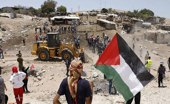 الاحتلال يهدم منزلا في بيت حنينا بالقدس الاحتلال يهدم منزلا في بيت حنينا بالقدس