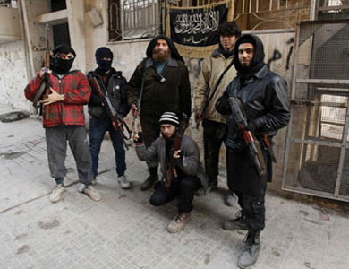 الدايلي تلغراف: القاعدة تدرب مئات البريطانيين في سوريا