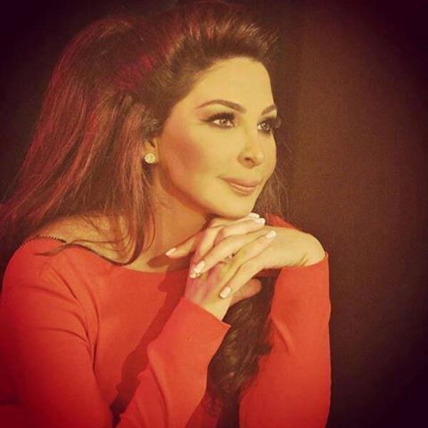 إليسا: "عندي مشكلة مع أنصاف الرجال ولا أرى سمير جعجع رئيساً" إليسا: "عندي مشكلة مع أنصاف الرجال ولا أرى سمير جعجع رئيساً"