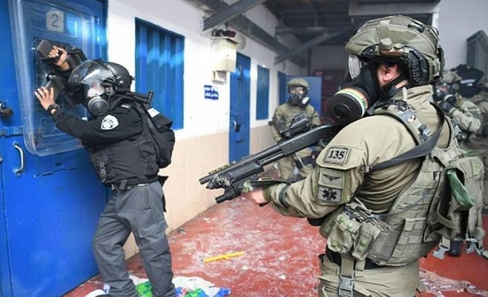 إصابة 7 أسرى فلسطينيين بفيروس كورونا في سجن عوفر إصابة 7 أسرى فلسطينيين بفيروس كورونا في سجن عوفر