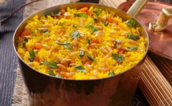 هل تذوّقتِ الأرز الأصفر مع المكسّرات؟